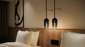 Down comforters, in-room safe, blackout drapes, WiFi (free)