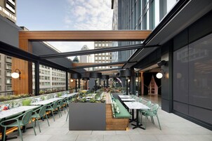 2 restaurants; breakfast, lunch, dinner, and brunch served