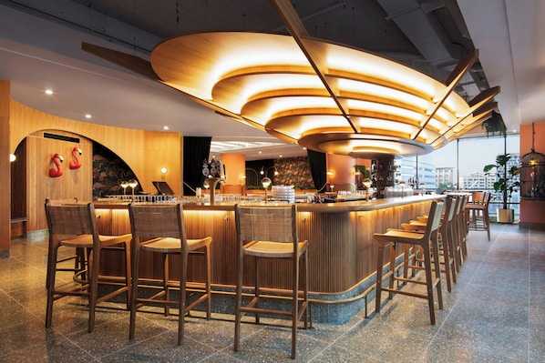 2 bars/lounges, rooftop bar