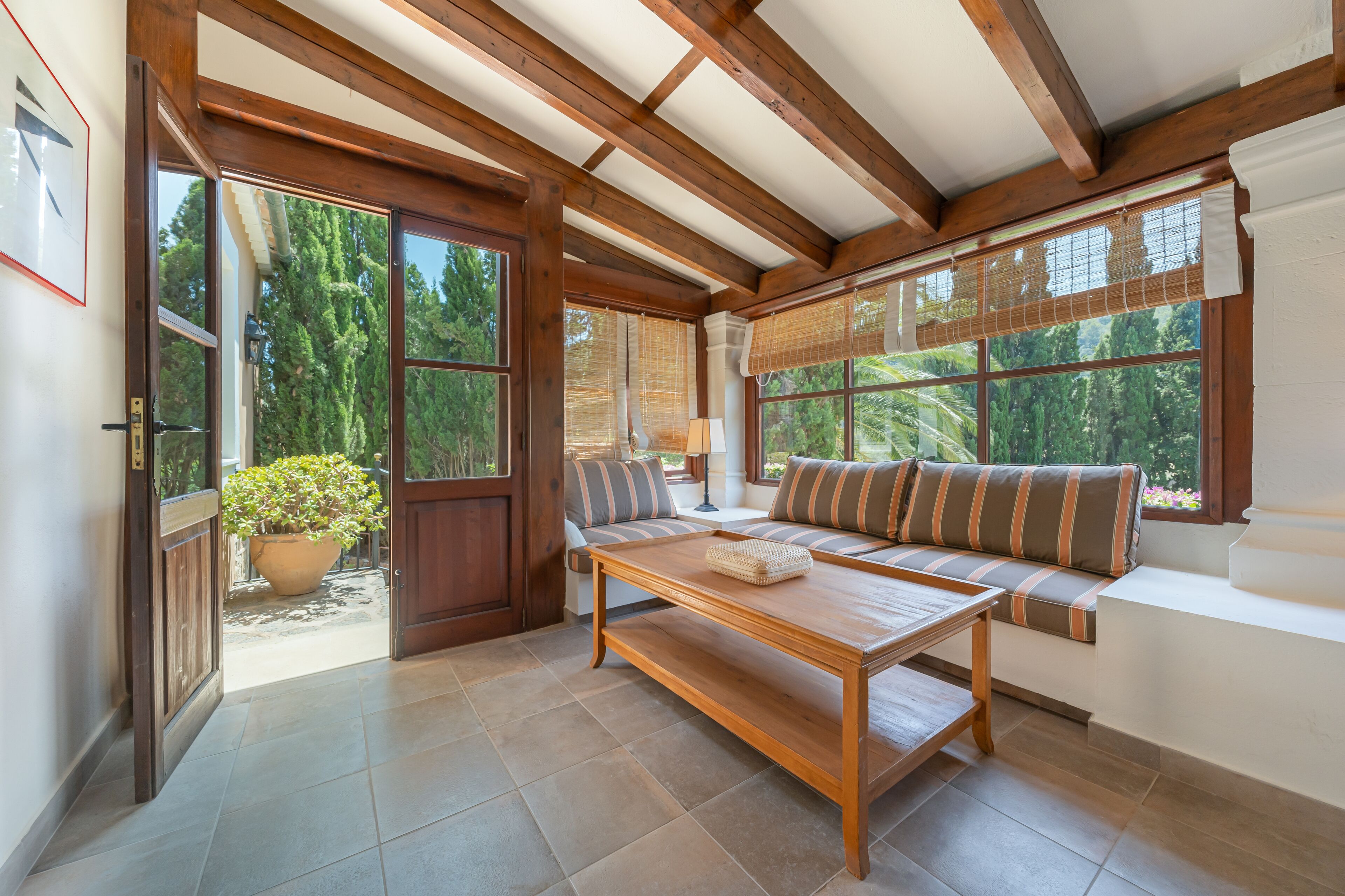 Senior Suite | Living area | Smart TV