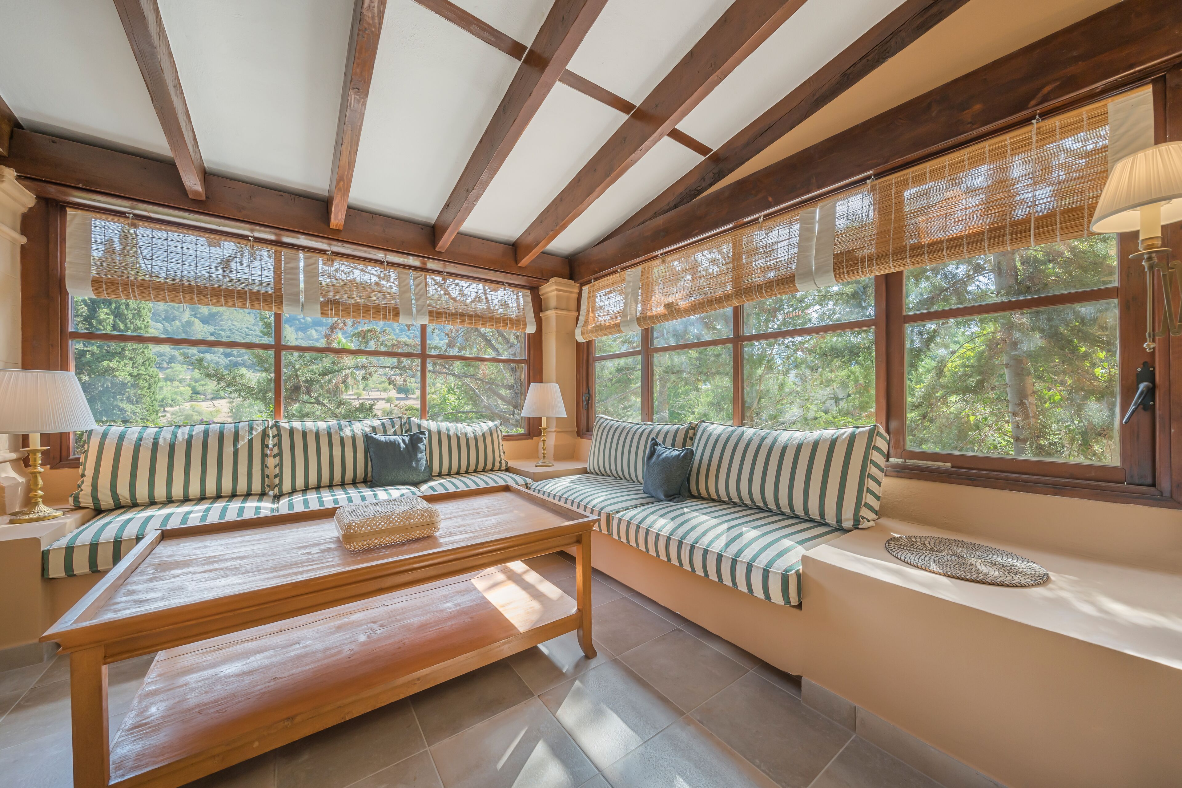 Exclusive Suite | Living area | Smart TV