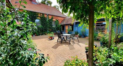 House-Superior-Ensuite with Bath-Garden view-9-Zimmer Denkmal-Haus