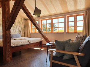 9 bedrooms, free WiFi, bed sheets