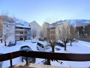 Property grounds - Cozy T2 for 4 with South-West Balcony, Parking, and Ski Storage in Saint-Lary-Soulan (Saint-Lary-Soulan)