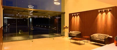 Coin salon dans le hall