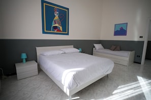 2 Schlafzimmer, Reisekinderbett, kostenloses WLAN, Bettwäsche