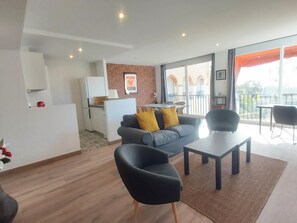 TV - Family apartment with pool, gardens and parking in Malaga (Málaga)