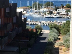 Marina - 1 BR apartment with terrace, parking, WIFI (Balaruc-les-Bains)