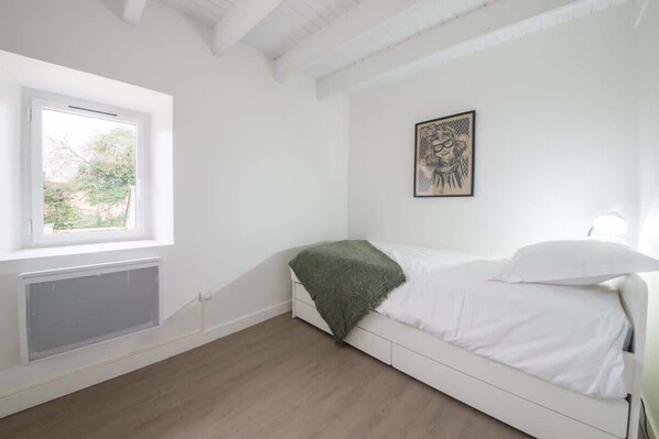 5 bedrooms, free WiFi, bed sheets