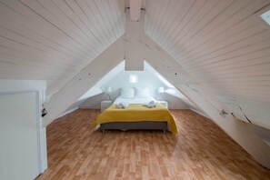5 bedrooms, free WiFi, bed sheets