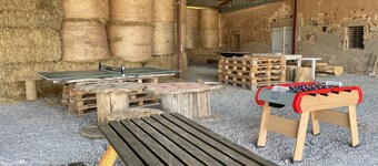 **Charming Farmhouse Retreat: Modern Comfort, Historic Charm, Ideal for Families & Outdoor Enthusiasts**