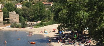 On vacation with the dog? House with enclosed garden in the center of Roquebrun.