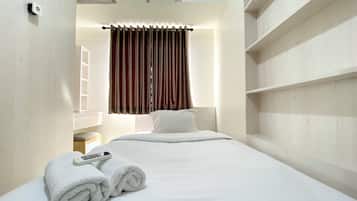 Deluxe Apartment, 2 Bedrooms | 2 bedrooms, individually decorated, individually furnished, free WiFi