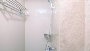 Deluxe Apartment | Bathroom