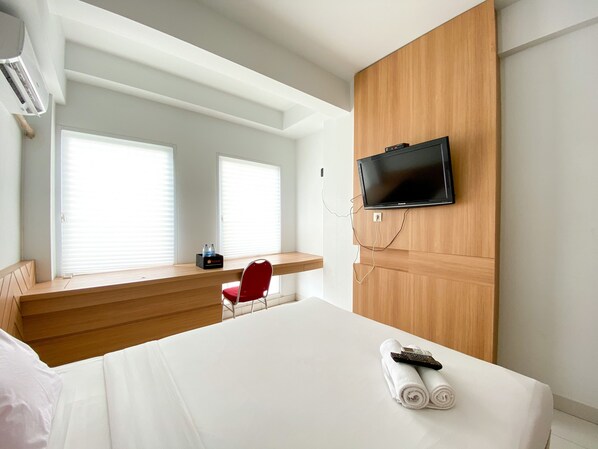 Individually decorated, individually furnished, free WiFi - Enjoy Living Studio Room At Patraland Urbano Apartment (Bekasi)