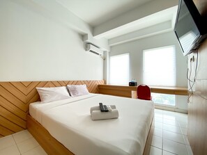 Individually decorated, individually furnished, free WiFi - Enjoy Living Studio Room At Patraland Urbano Apartment (Bekasi)