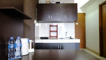 Deluxe Apartment, 2 Bedrooms | Private kitchen