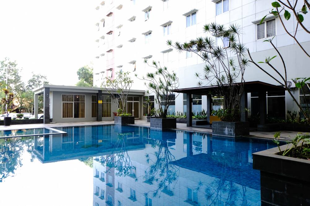 Simply Homey 2Br At 11St Floor Pinewood Apartment