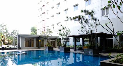 Simply Homey 2Br At 11St Floor Pinewood Apartment