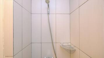 Deluxe Apartment | Bathroom