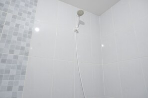 Bathroom - Comfort 2Br At 20Th Floor Tokyo Riverside Pik 2 Apartment (Teluknaga)