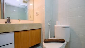 Deluxe Apartment | Bathroom