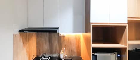 Deluxe-lejlighed | Privat køkken | Køleskab/fryser i fuld størrelse, kogeplade