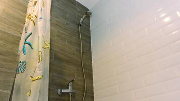 Deluxe appartement, 2 slaapkamers | Badkamer