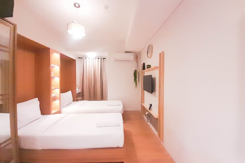 Elegant And Cozy Studio Barsa City Apartment
