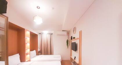 Elegant And Cozy Studio Barsa City Apartment