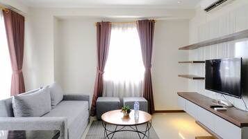 Deluxe Apartment, 3 Bedrooms | Living area