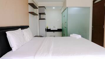 Deluxe Apartment, 3 Bedrooms | 3 bedrooms, individually decorated, individually furnished, free WiFi