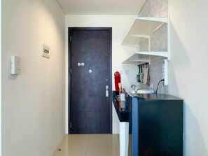 Private kitchen - 2Br Apartment With Queen Bed (Single Bed X2) At Gp Plaza (Jakarta)