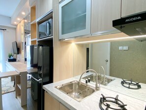 Deluxe-huoneisto, 2 makuuhuonetta | Yksityinen keittiö | Täysikokoinen jääkaappi, liesi