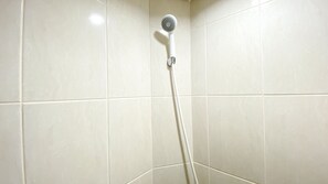 Deluxe Studio | Bathroom - Restful And Tidy Studio At Osaka Riverview Pik 2 Apartment (Teluknaga)