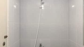 Deluxe Studio | Bathroom