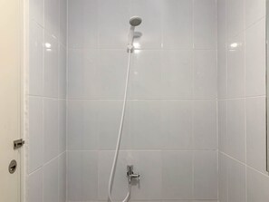 Deluxe Studio | Bathroom - Cozy And Simply Look Studio Room Tokyo Riverside Pik 2 Apartment (Teluknaga)