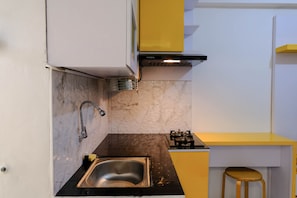 Deluxe Apartment, 2 Bedrooms | Private kitchen