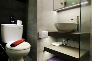 Deluxe Apartment, 1 Bedroom | Bathroom - Homey 1Br At Apartment Parahyangan Residence (Bandung)