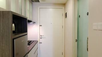 Deluxe Apartment, 1 Bedroom | Private kitchen | Full-sized fridge, stovetop