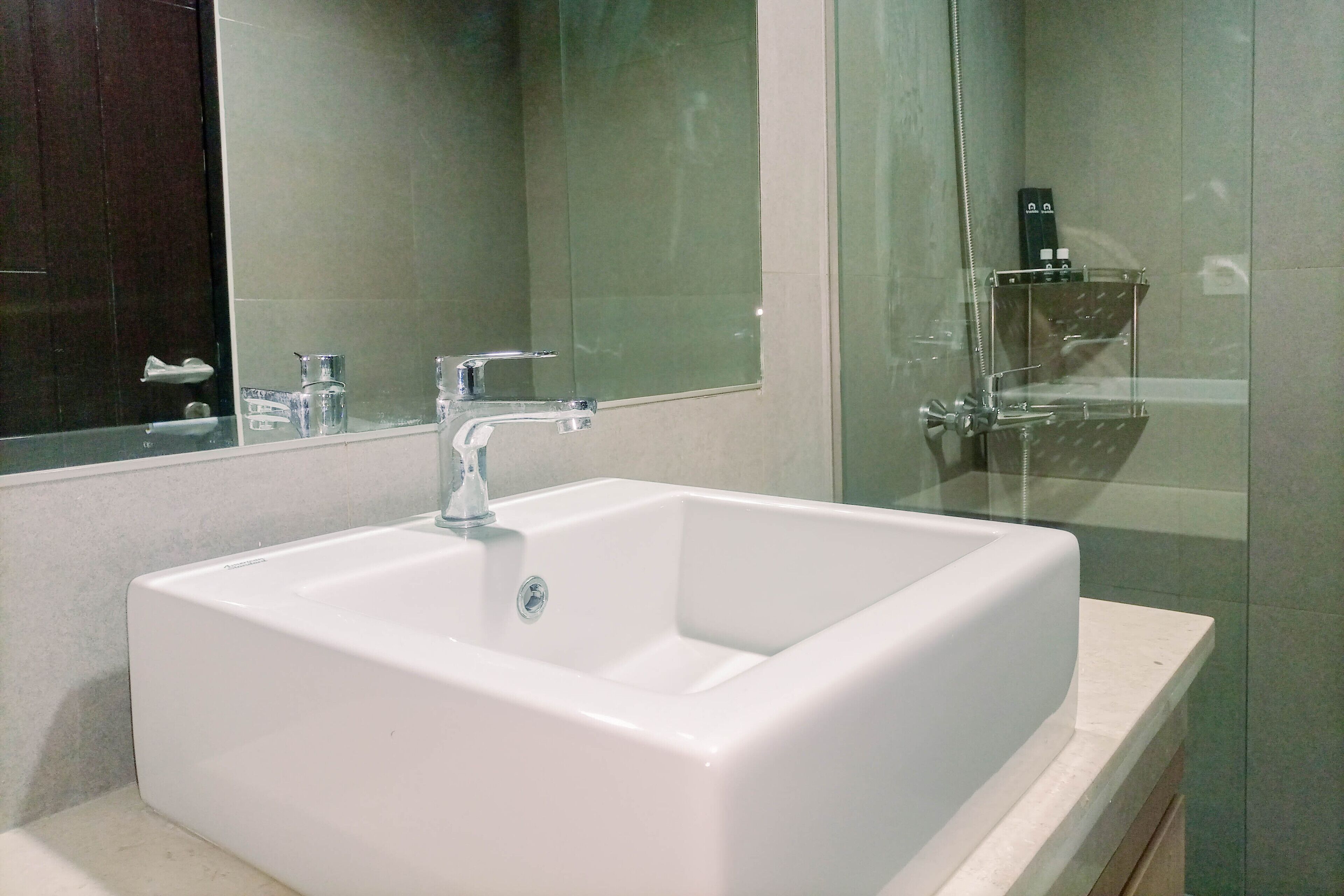 Deluxe Studio | Bathroom | Shower, towels