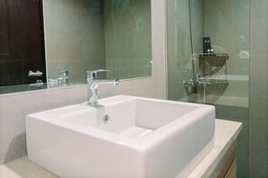 Deluxe Studio | Bathroom - Great Deal And Homey Studio Room Patraland Amarta Apartment (Ngaglik)