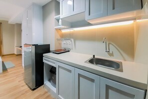 Deluxe Studio | Private kitchen - Great Deal And Homey Studio Room Patraland Amarta Apartment (Ngaglik)
