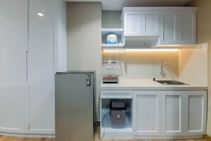 Deluxe Studio | Private kitchen - Great Deal And Homey Studio Room Patraland Amarta Apartment (Ngaglik)