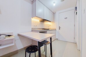 Deluxe Studio | Individually decorated, individually furnished, free WiFi - Minimalist Studio At Poris 88 Apartment (Tangerang)