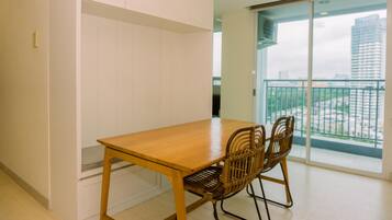 Deluxe Apartment, 2 Bedrooms | Living area