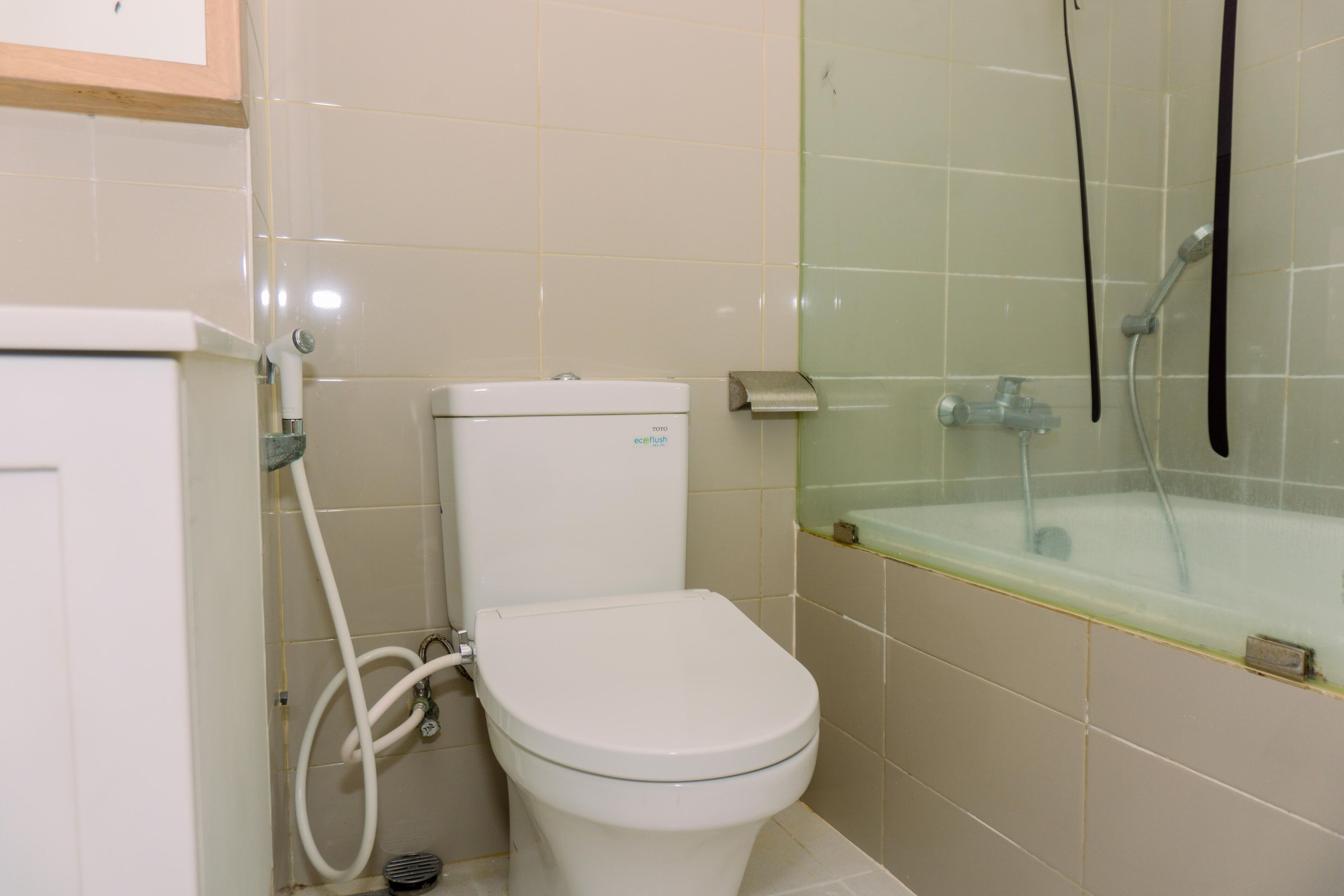 A bathroom with a toilet, a shower, and a bathtub.