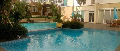 Kolam renang outdoor