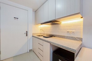 Deluxe Studio | Private kitchen | Full-size fridge, stovetop - Comfy Studio At Poris 88 Apartment (Tangerang)