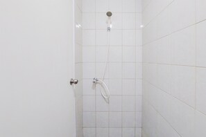 Deluxe Studio | Bathroom - Comfy Studio At Poris 88 Apartment (Tangerang)
